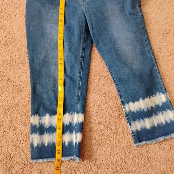 Chico's Girlfriend Capri Slim Leg Jeans .5 - Size 6 - Picture 7 of 8